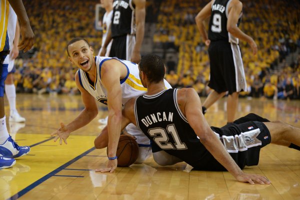 炒股平台入配资平台 超越传奇！库里生涯总分突破26500 超越邓肯升至历史第19